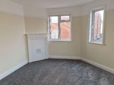 4 bedroom maisonette to rent - Photo 2