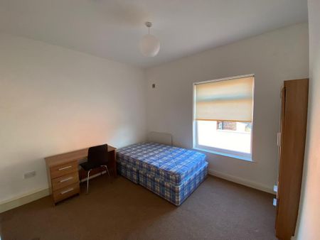 3 bedroom terraced house to rent - Photo 4