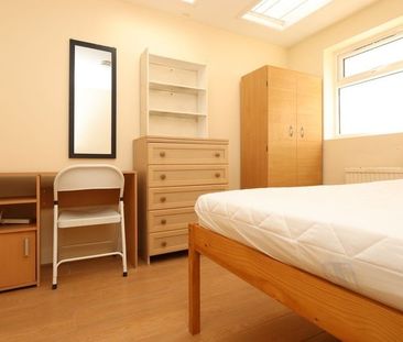 Room in a Shared Flat, Roman Road, E3 - Photo 2