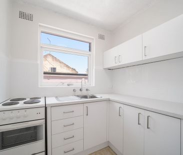 Renovated Studio with Car Space in the Heart of Newtown - Photo 4