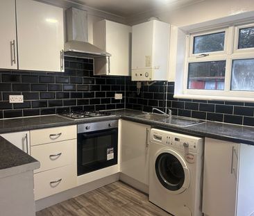 2 Bed Flat, Saint Albans Road, IG3 - Photo 4