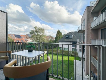 Appartement met 2 slaapkamers en parking op centrale ligging - Photo 2