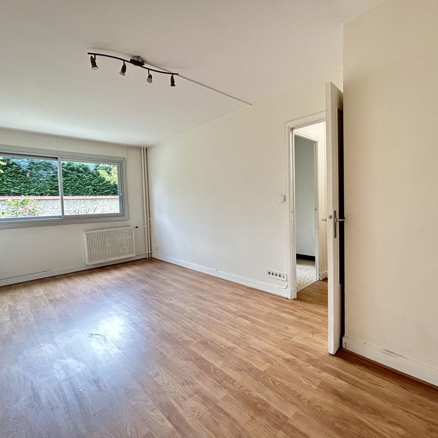 Location Appartement 2 pièces 40m² ST MAUR DES FOSSES 94100 - Photo 1