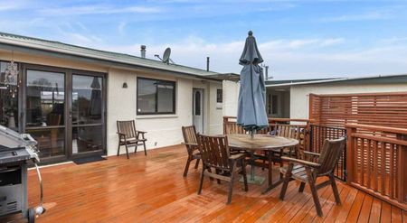 Welcome home to 28 Goodall Street - Photo 3