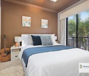 3-BEDROOM APARTMENT WITH CITY VIEWS - Photo 5