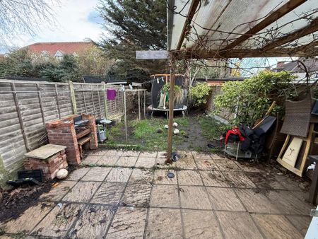 3 bedroom terraced house to rent - Photo 2