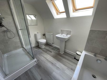 5 bedroom detached house to rent - Photo 4