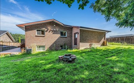 For Lease - 1060 Elgin Street, Newmarket, Ontario - Photo 3