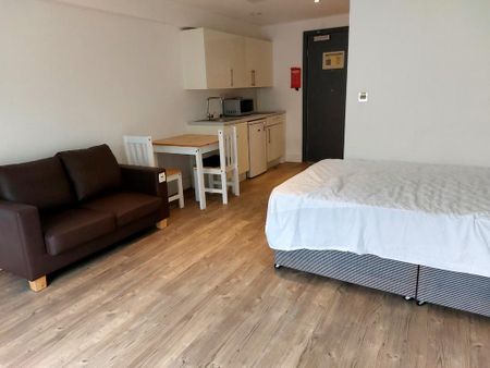 Studio to rent - Photo 2