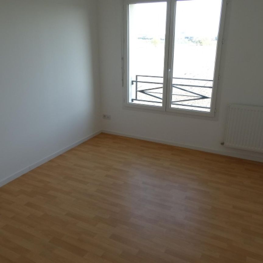 T3 à louer à NEUVILLE EN FERRAIN - Réf. 358 - Photo 1