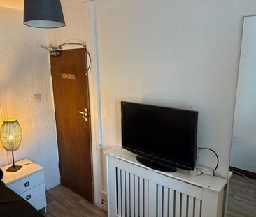 1 bedroom in a house share to rent - Photo 6