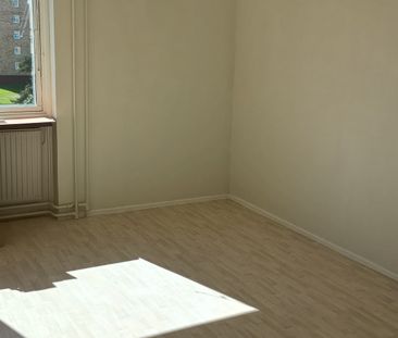 Karlstorpsvägen, Trollhättan - Photo 3