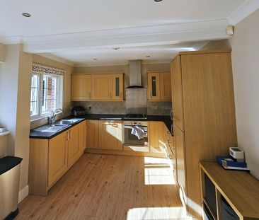 Malvern Close, Ottershaw, Surrey, KT16 - Photo 6