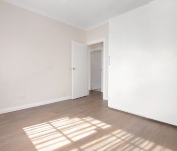 Comfortable Courtyard Living in the Heart of Prospect - Photo 4