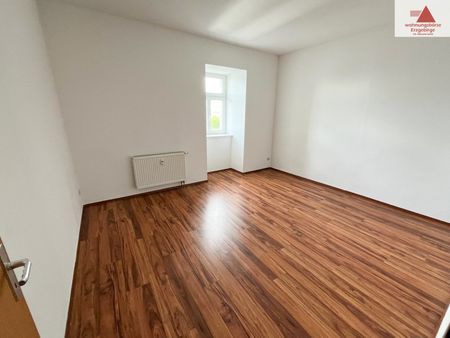 Großzügige 3-Raum-Wohnung direkt im Stadtzentrum von Annaberg! - Photo 3