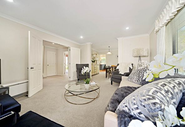 5 bedrooms + 3.5 bathrooms - Photo 1