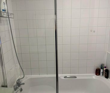 Room 1, 25 Springfield Road, Guildford, Surrey GU1 4DW - Photo 1