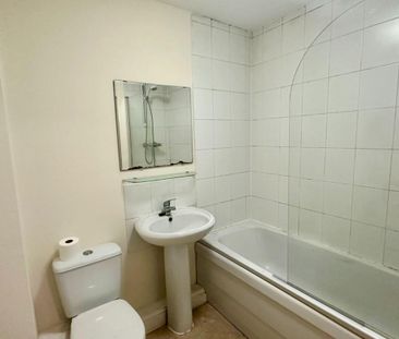 2 bedroom Flat To Let - Photo 4