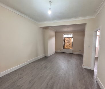 4 bedroom terraced house to rent - Photo 2