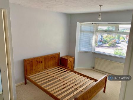 3 bedroom semi-detached house to rent - Photo 2