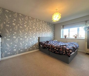 4 bedroom detached house to rent - Photo 3
