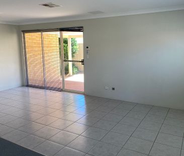 Low maintenance & ducted aircon! - Photo 1