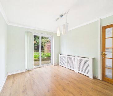 3 bedroom House in Colliers Way, Reading - Photo 2