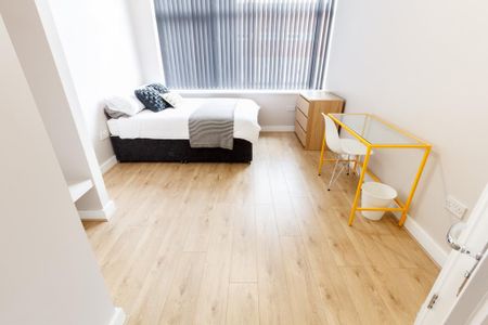 6 bedroom flat to rent - Photo 5