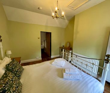 2 bedroom mid terrace to let - Photo 3