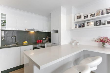 Renovated Studio Apartment in Heart of Manly - Photo 2