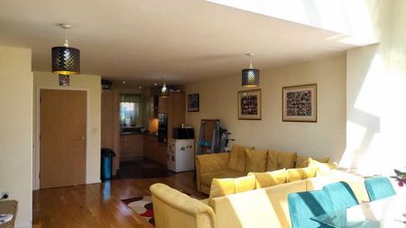 3 bedroom end of terrace house to rent - Photo 2