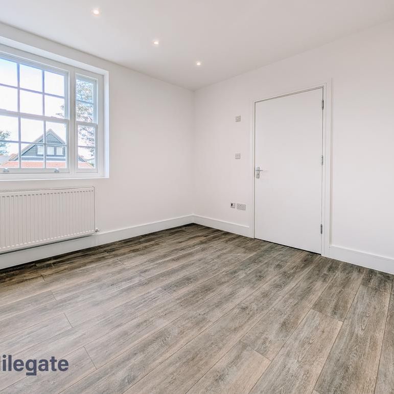 3 bedroom flat to rent - Photo 1