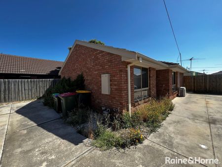 9B Farrant Court, Altona Meadows, VIC 3028 - Photo 3