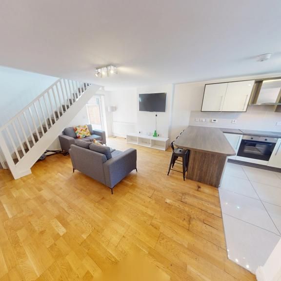 4 bedroom townhouse to rent - Photo 1