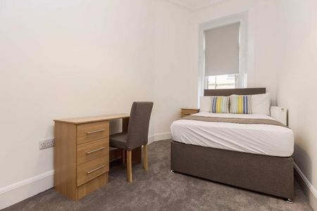 2 bedroom flat to rent - Photo 4