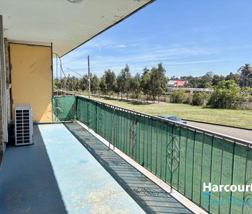 Cozy 2 bedroom unit in prime location - Photo 5
