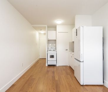 730 St Clarens Avenue - Photo 3