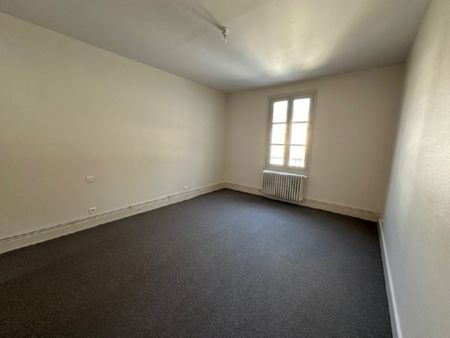 Location Appartement 3 pièces 132m² ILLIERS COMBRAY 28120 - Photo 4