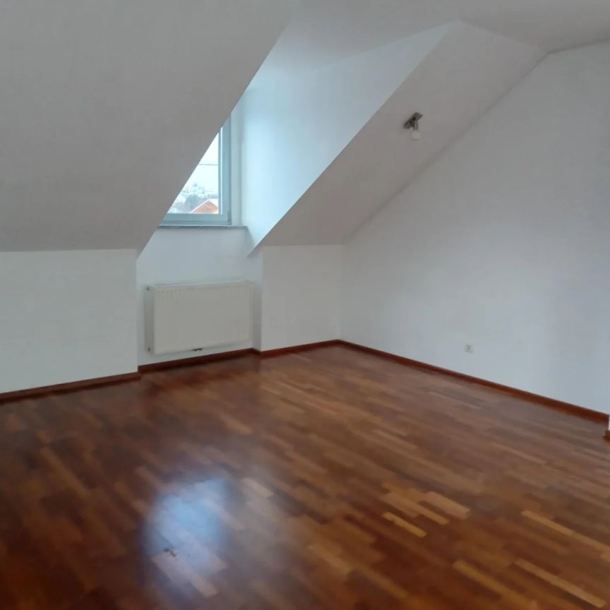 helle, freundliche 3-Zimmer Dachgeschoßwohnung im Zentrum von Aspach - Photo 1