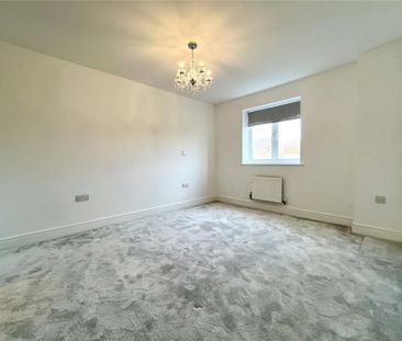 4 bedroom semi-detached house to rent - Photo 6