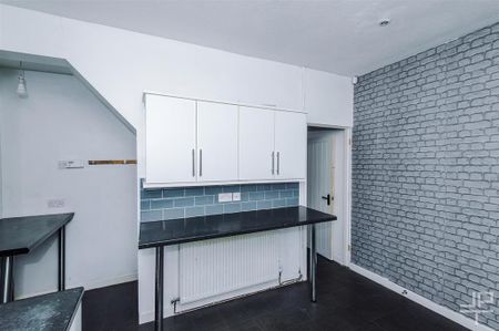 2 bedroom end of terrace house to rent - Photo 5