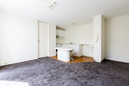 PERFECT LOCATION ONE BEDROOM APARTMENT ON MATHOURA! - Photo 3