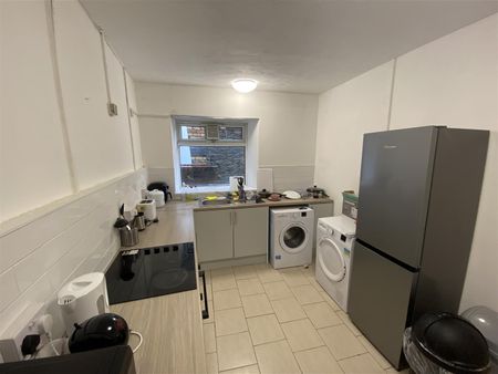 Room For Rent Cardiff Road, Pontypridd - Photo 4
