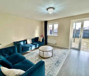 3 bedroom Spacious Three Bedroom House to rent - Photo 2