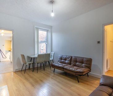 3 bedroom flat to rent - Photo 1