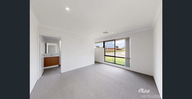 SIZE DOES MATTER - Fantastic Home For All The Family - Photo 1