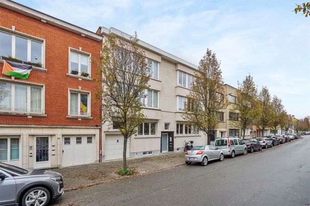 Karaktervol gelijkvloers appartement in de Tentoonstellingswijk - Photo 1