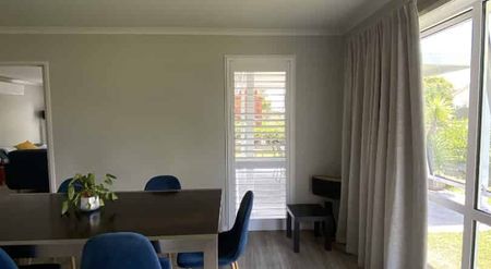 Luxurious Modern Home in a Family-Friendly Neighborhood - Photo 3