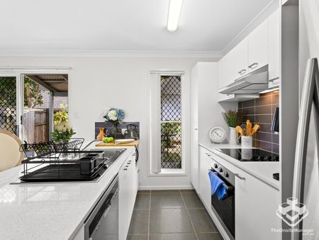Modern 3 Bedroom Townhouse - Photo 3