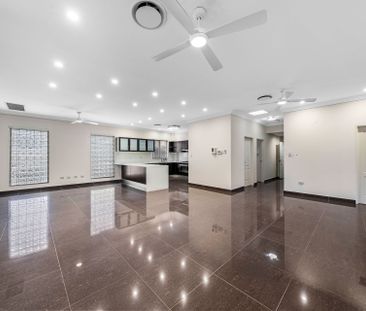 4 Bedroom Stunning Family Home - Photo 1